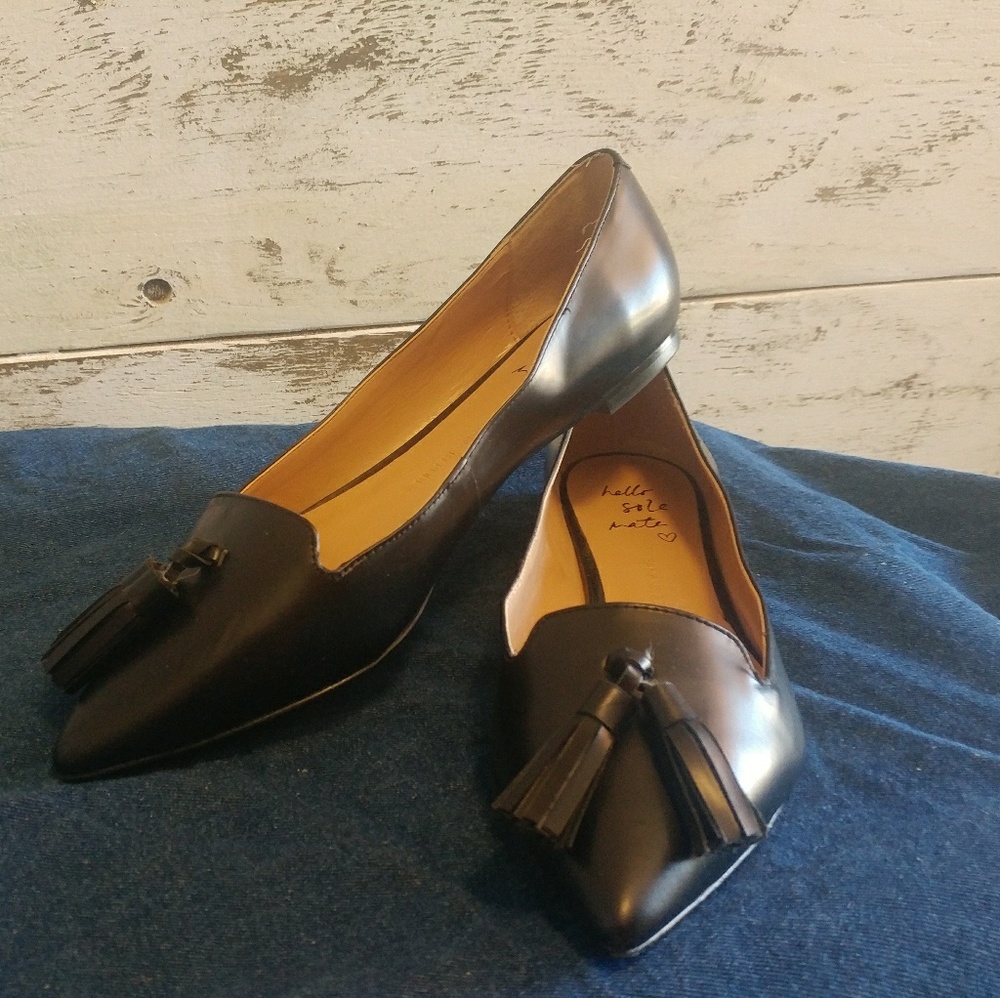Banana Republic Anika Tassel Flats in Black